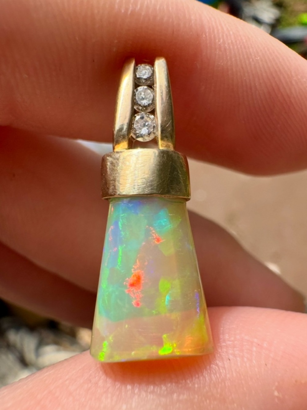 RARE4.00 carat handmade solid 10k gold
Genuine Flashy opal/diamond pendant&1800